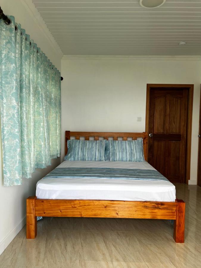 Western Ocean Breeze Self Catering Виктория Экстерьер фото